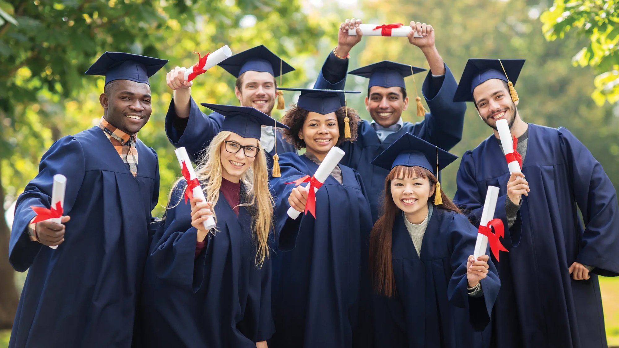 img-SHU_627074000-graduates-diplomas